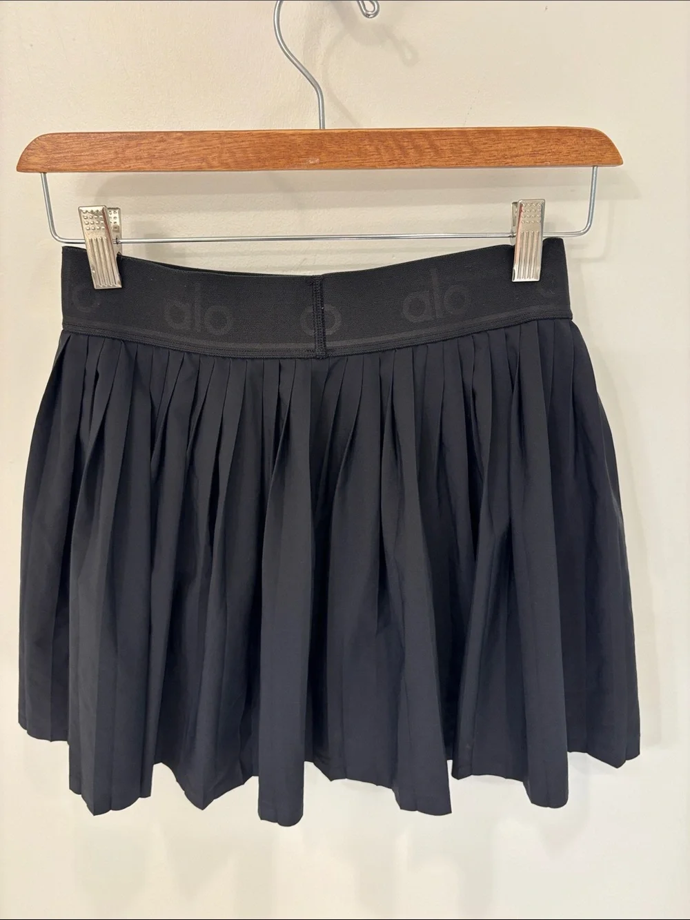 ALO Yoga Black Pleated Active Mini Skirt